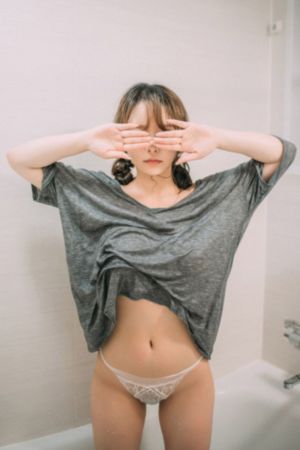 美女翘臀少妇啪啪呻吟流水图片